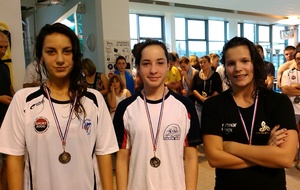 podium 200 brasse cadette : Farah 2 ème derrière Céline Lucas (Ploemeur) et devant Héloise Robino (Ploermel)